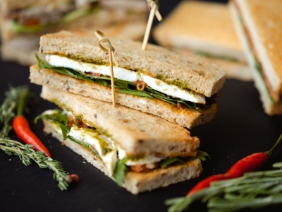 Мини-сэндвич с печёными овощами и домашним Песто 